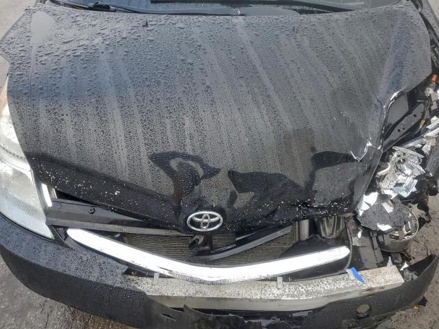 Toyota Prius Image 12