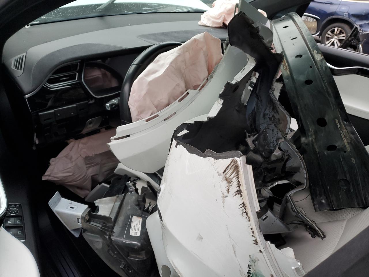 Tesla Model X Image 11