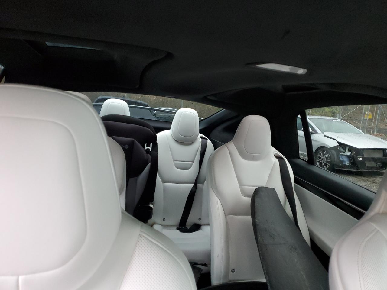 Tesla Model X Image 8