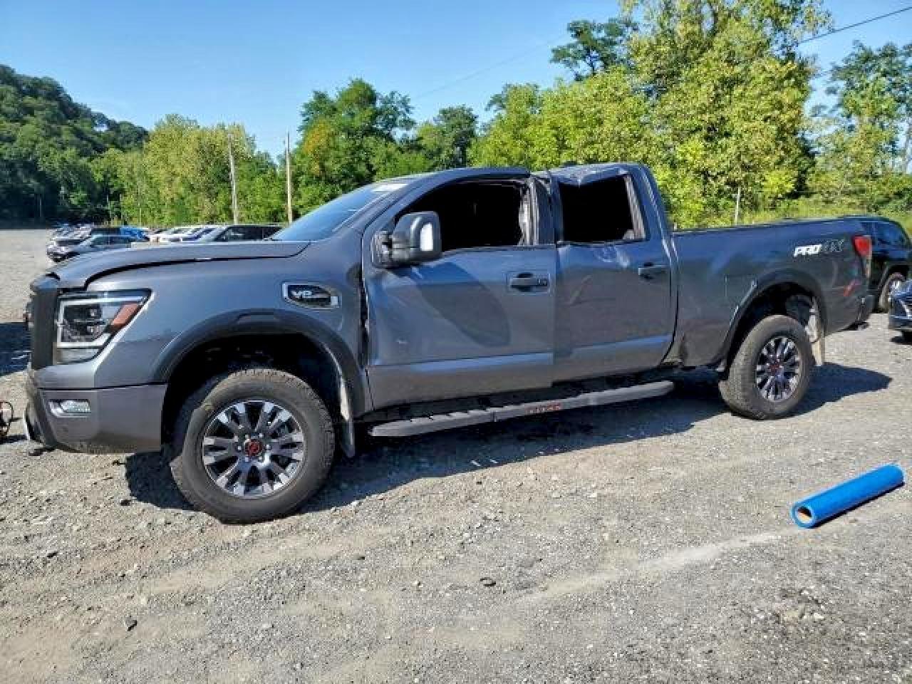 Nissan Titan Sv Image 1