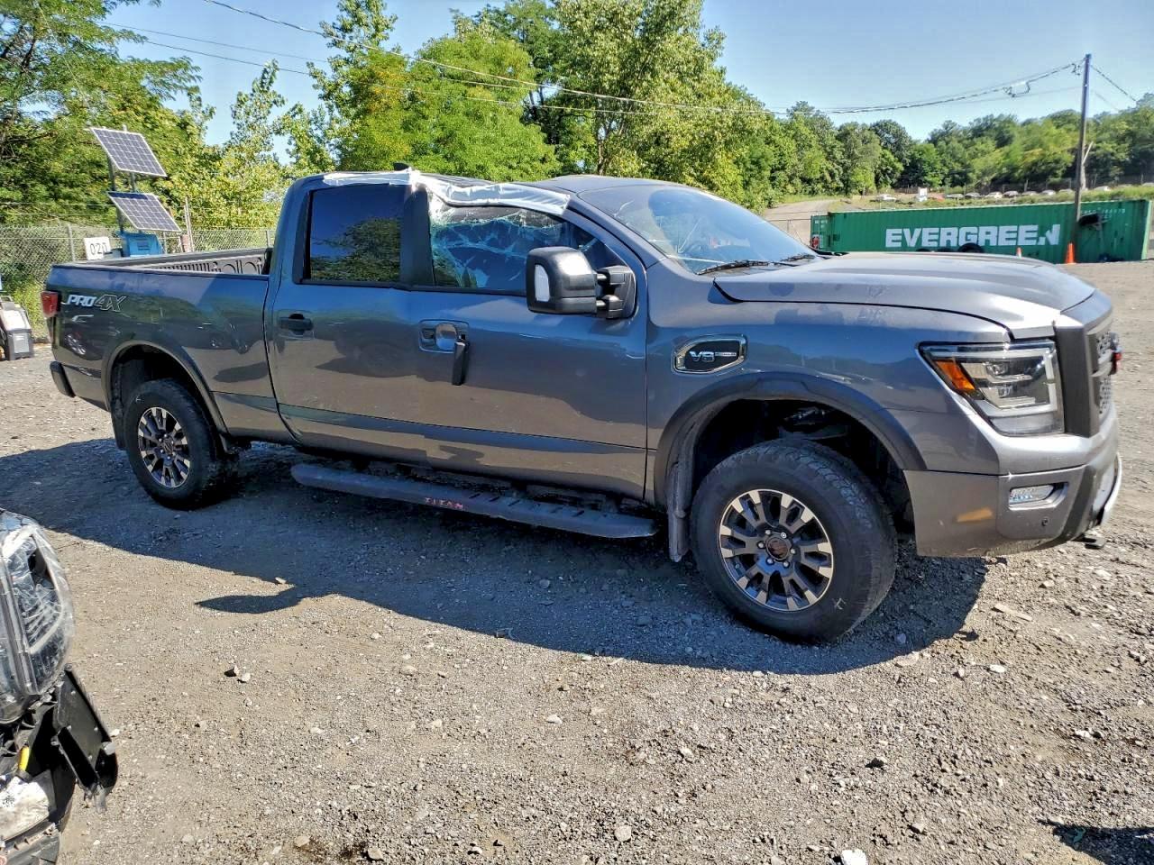 Nissan Titan Sv Image 4