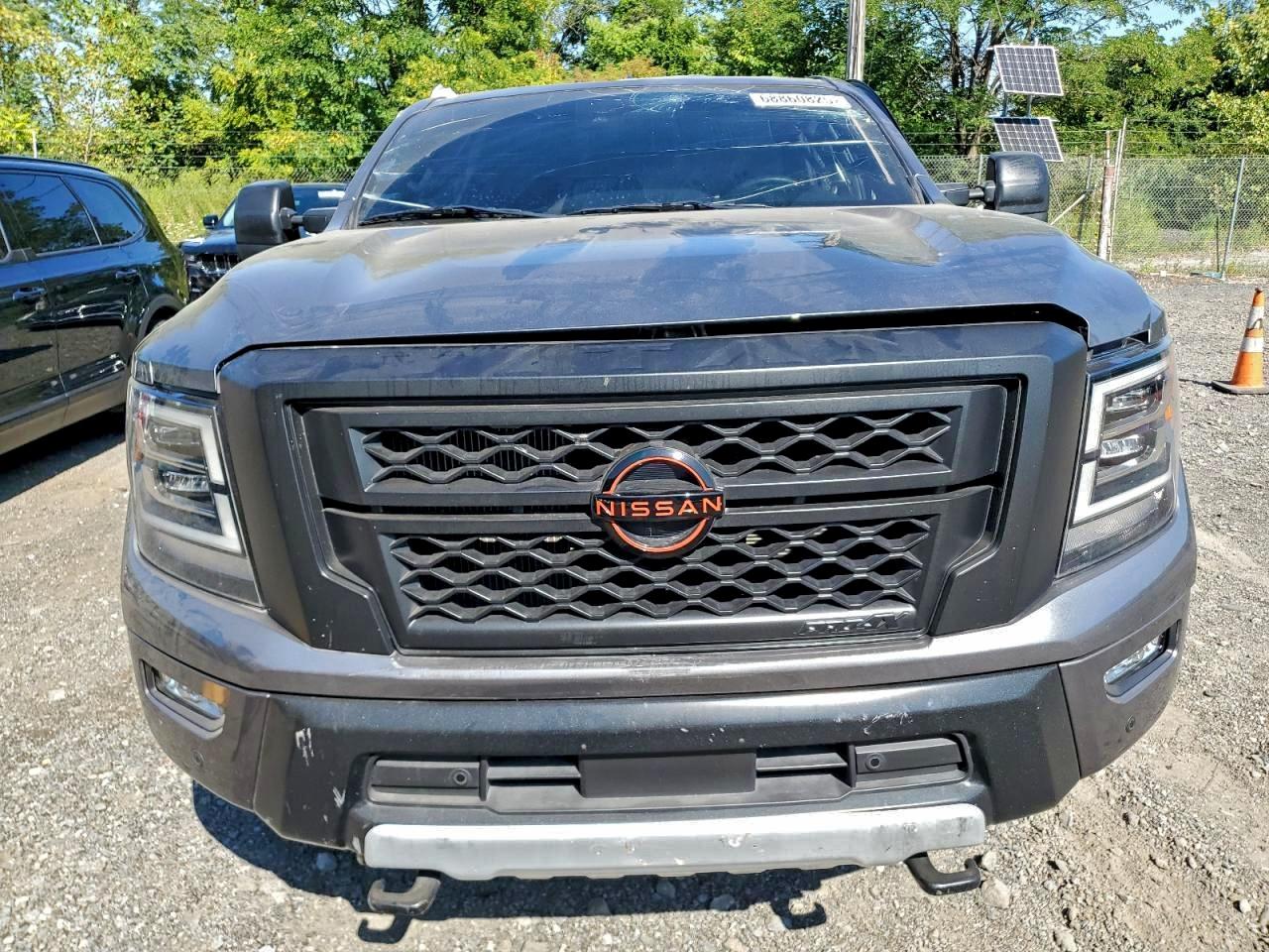 Nissan Titan Sv Image 6