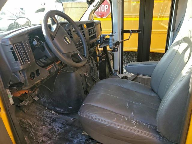 Chevrolet Express Image 3