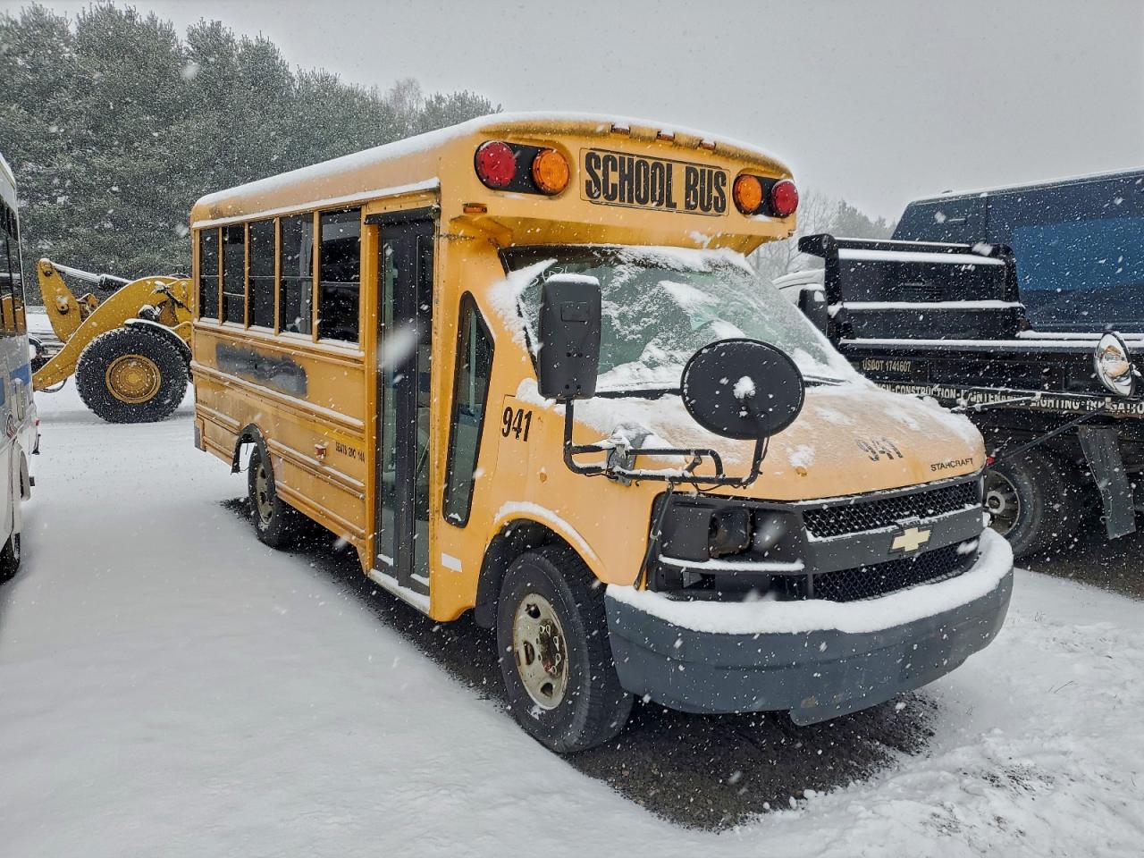 Chevrolet Express Image 1