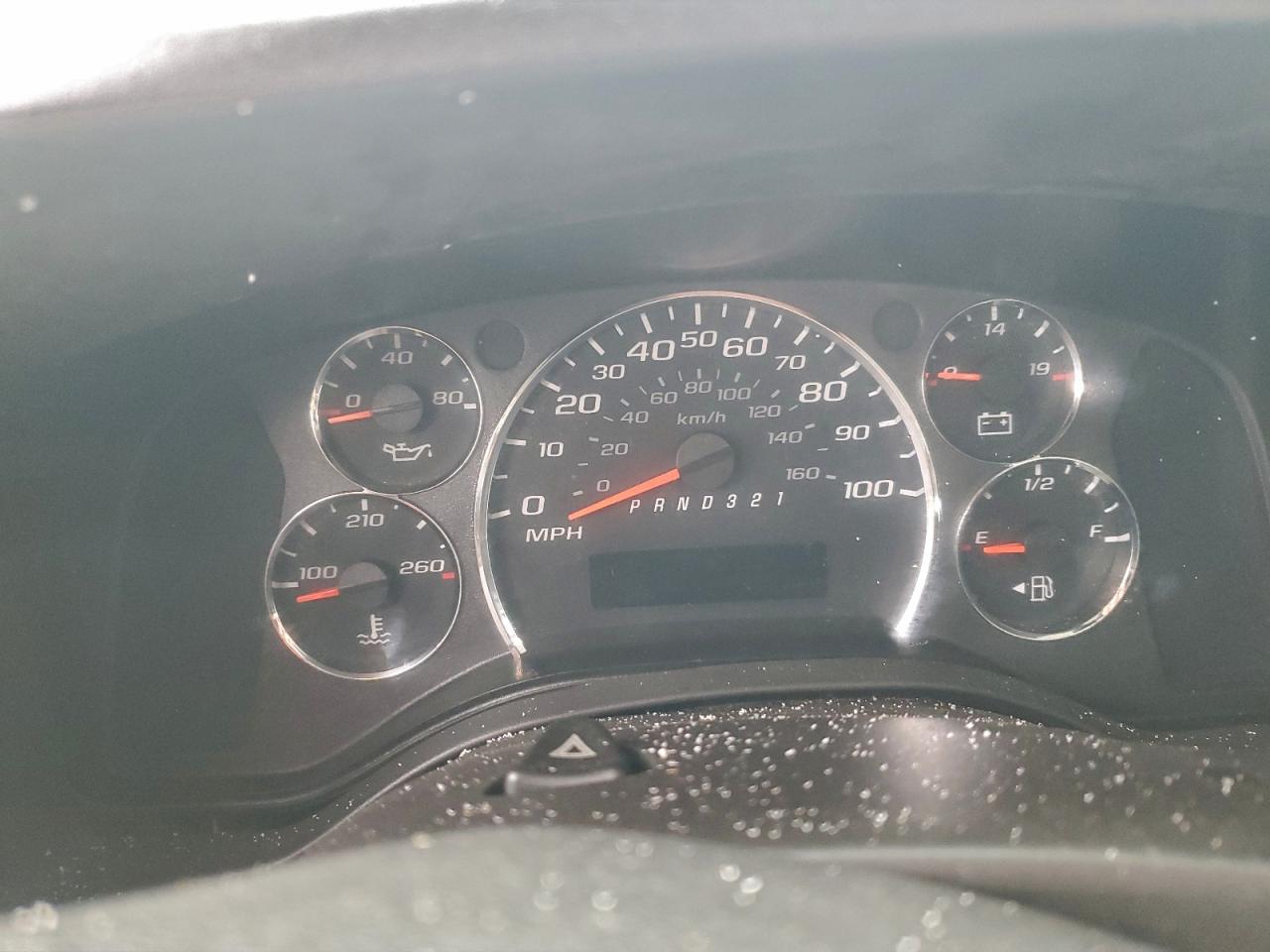 Chevrolet Express Image 9