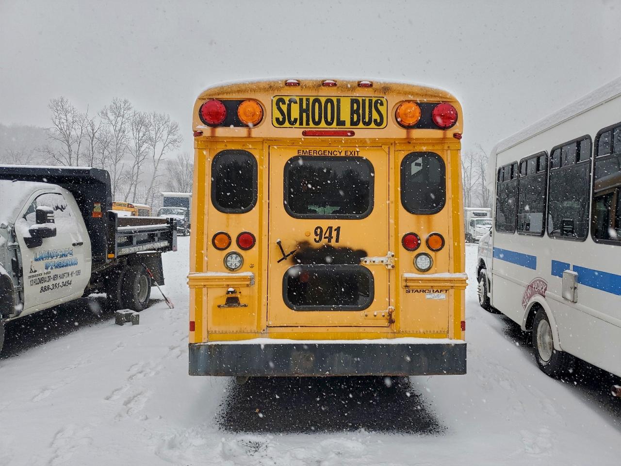 Chevrolet Express Image 4