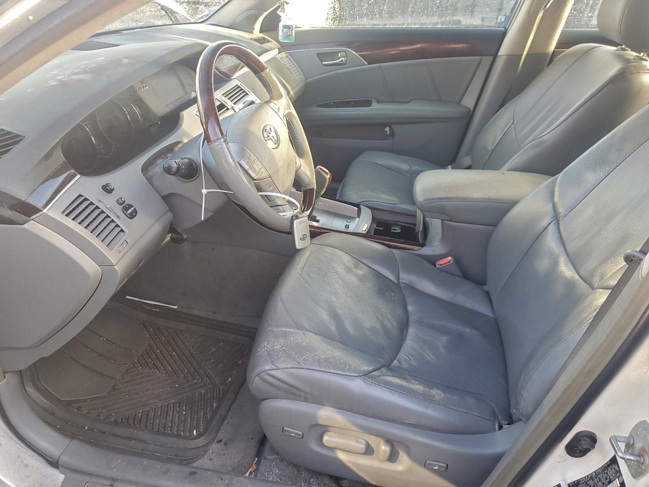 Toyota Avalon Xl Image 8