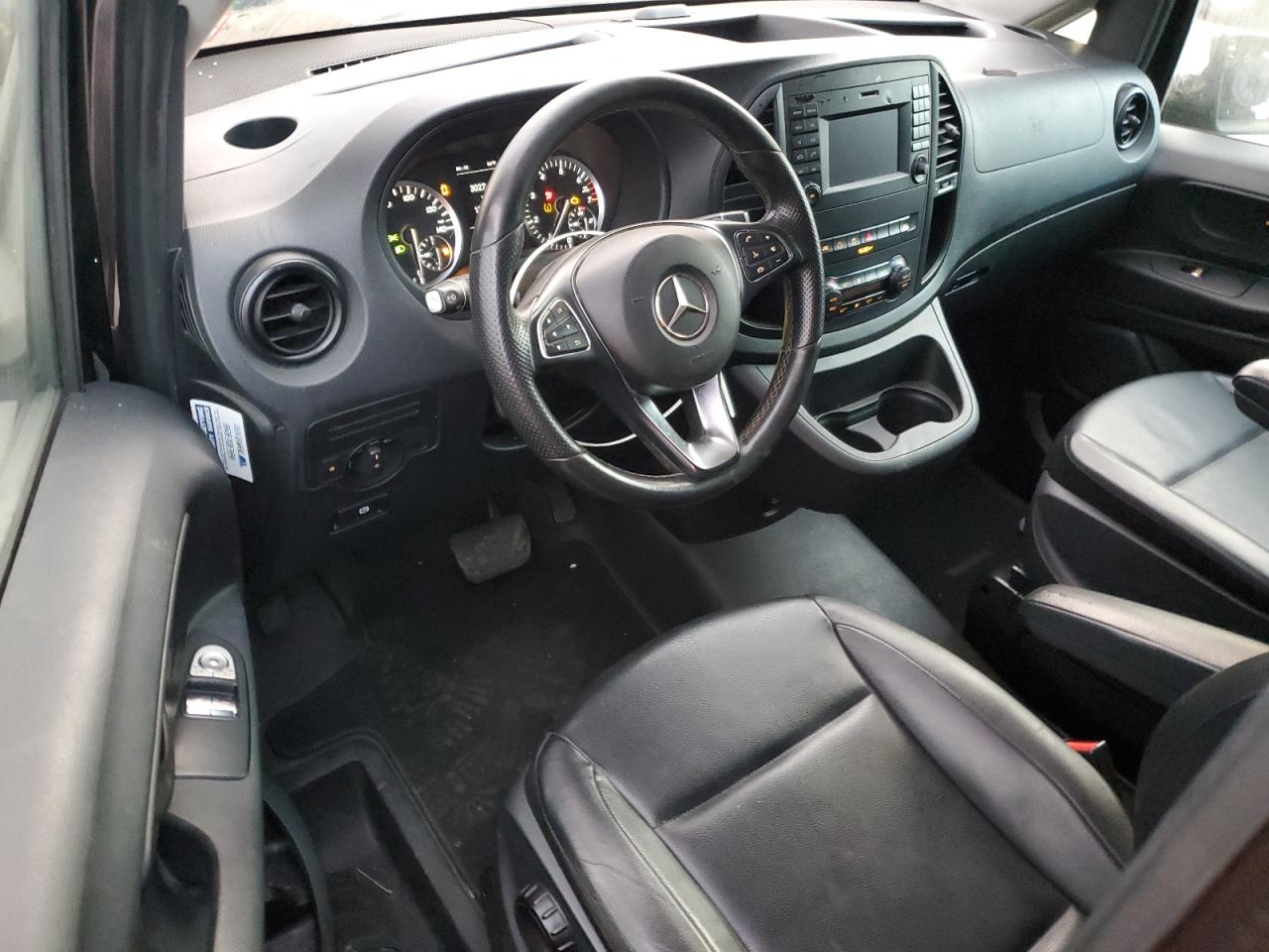Mercedes-Benz Metris Image 13