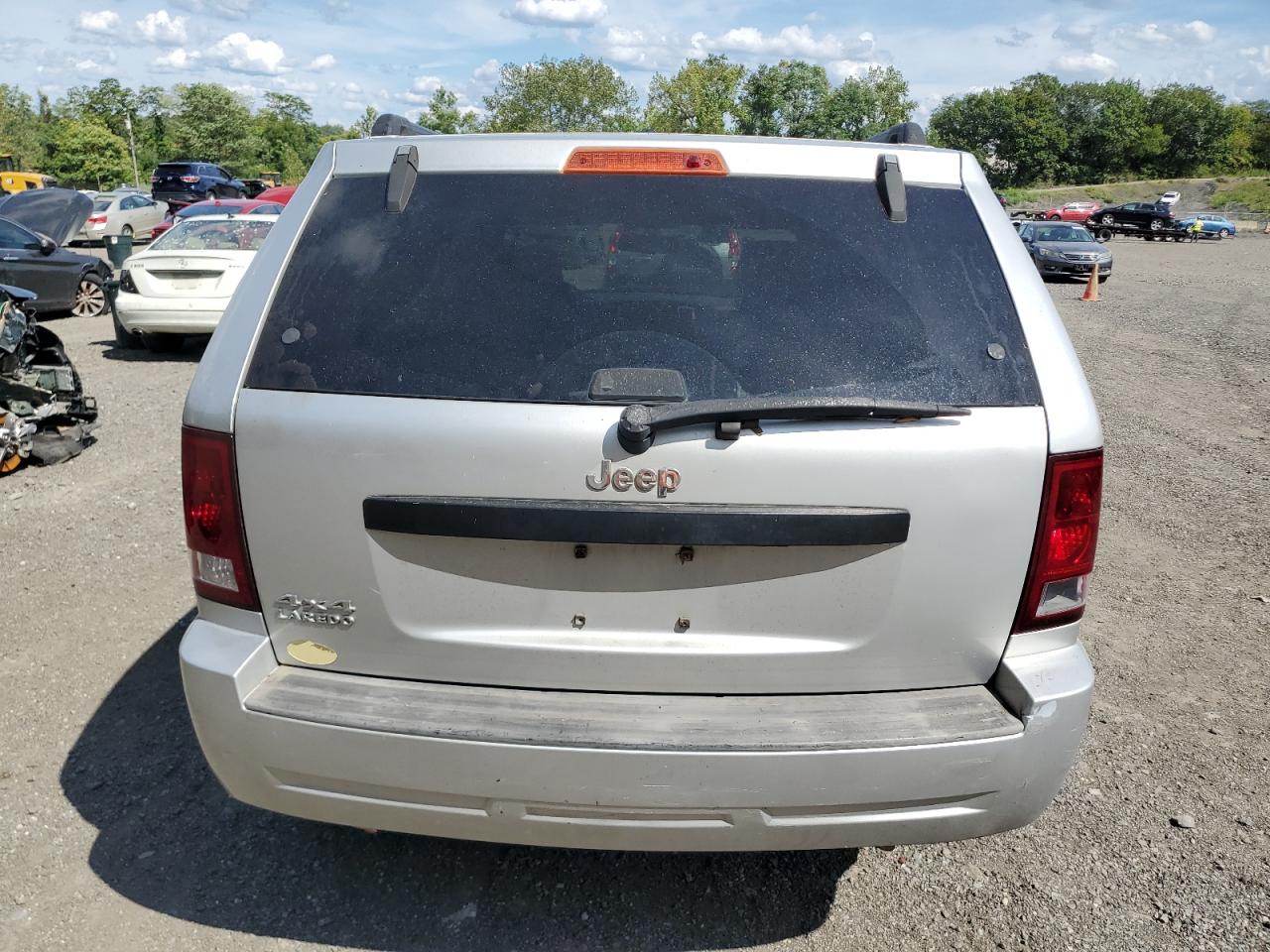 Jeep Grand Cherokee Laredo Image 11