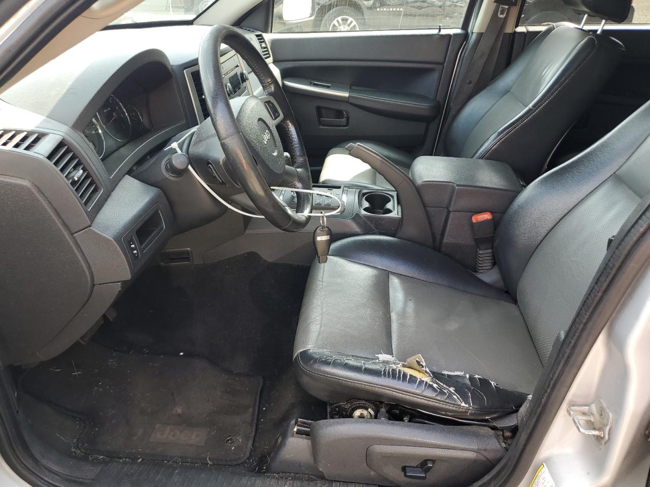 Jeep Grand Cherokee Laredo Image 8