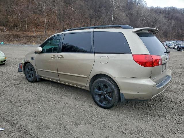Toyota Sienna Le Image 2