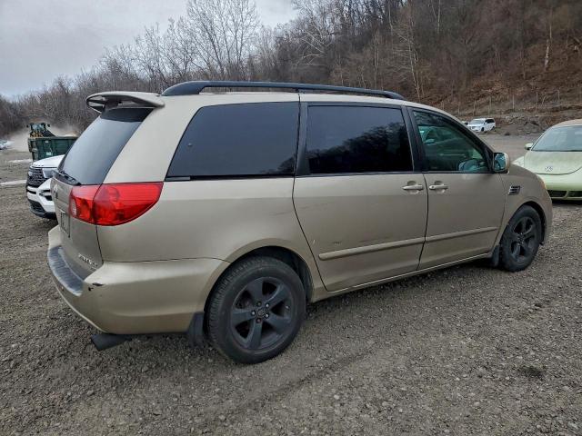 Toyota Sienna Le Image 4