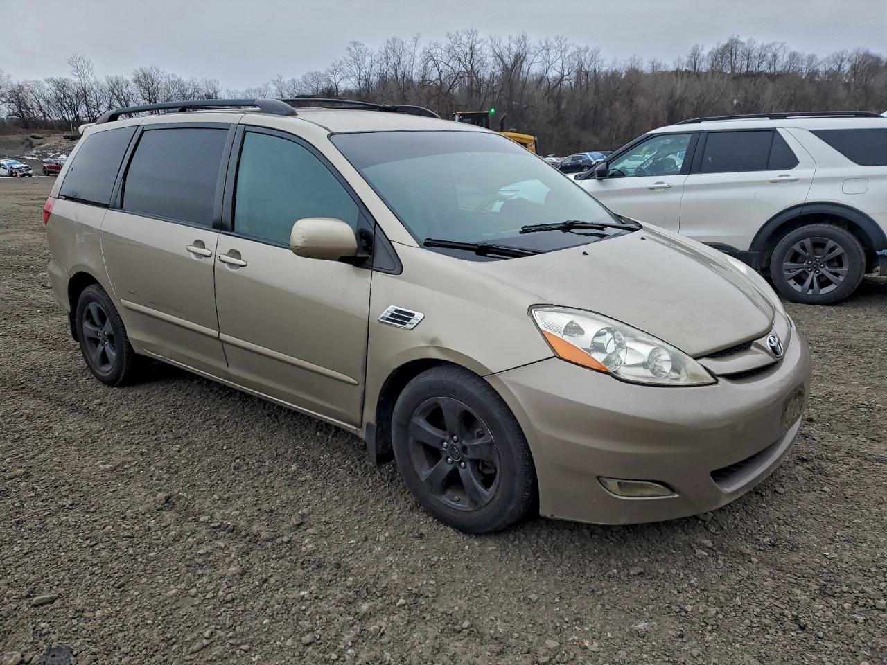 Toyota Sienna Le Image 11
