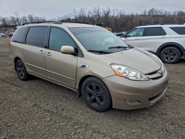 Toyota Sienna Le Image 11