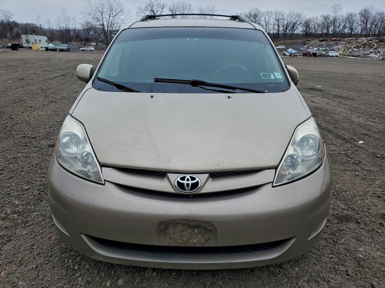 Toyota Sienna Le Image 6