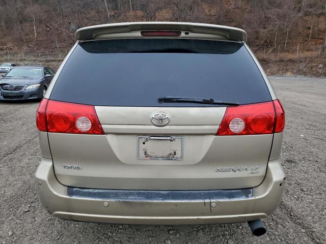 Toyota Sienna Le Image 3