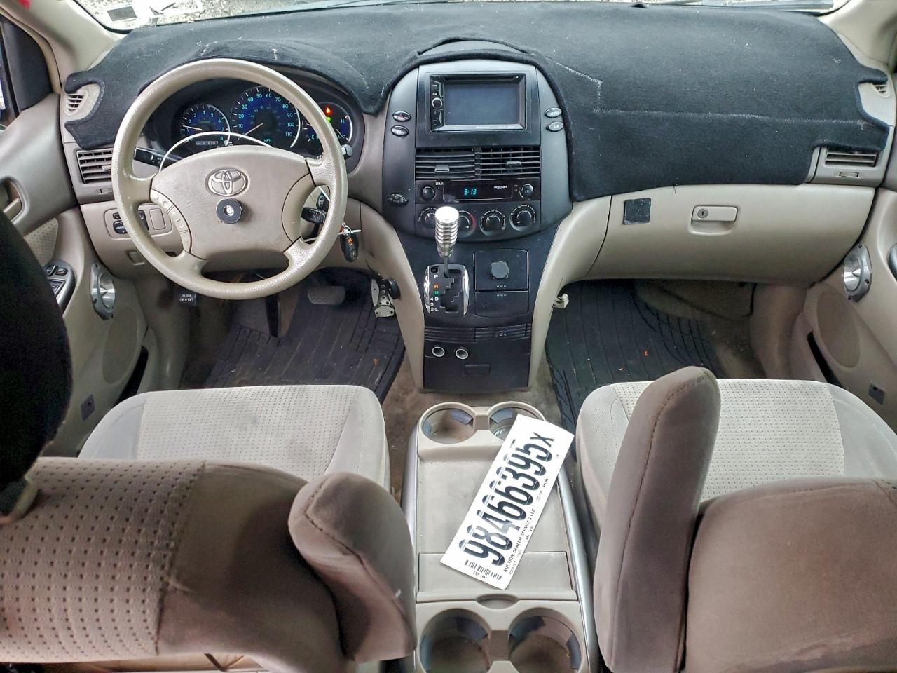 Toyota Sienna Le Image 12