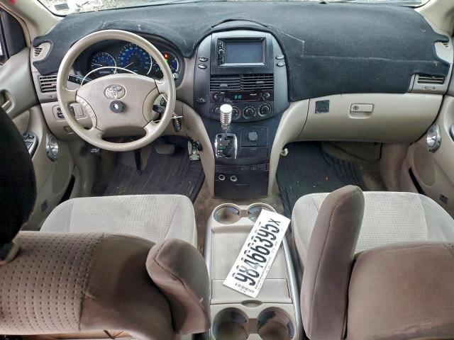 Toyota Sienna Le Image 12