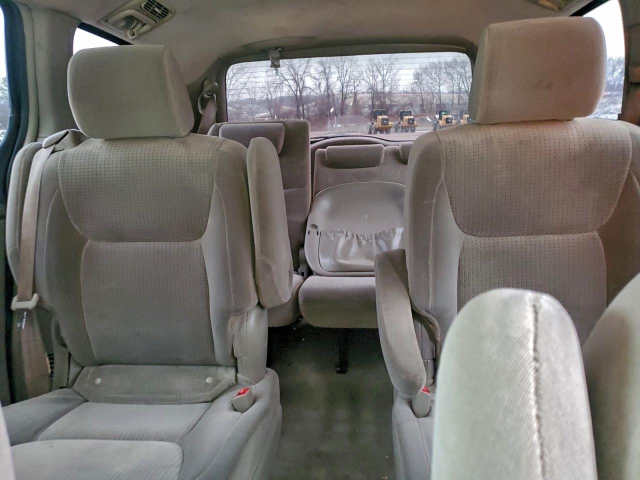 Toyota Sienna Le Image 7