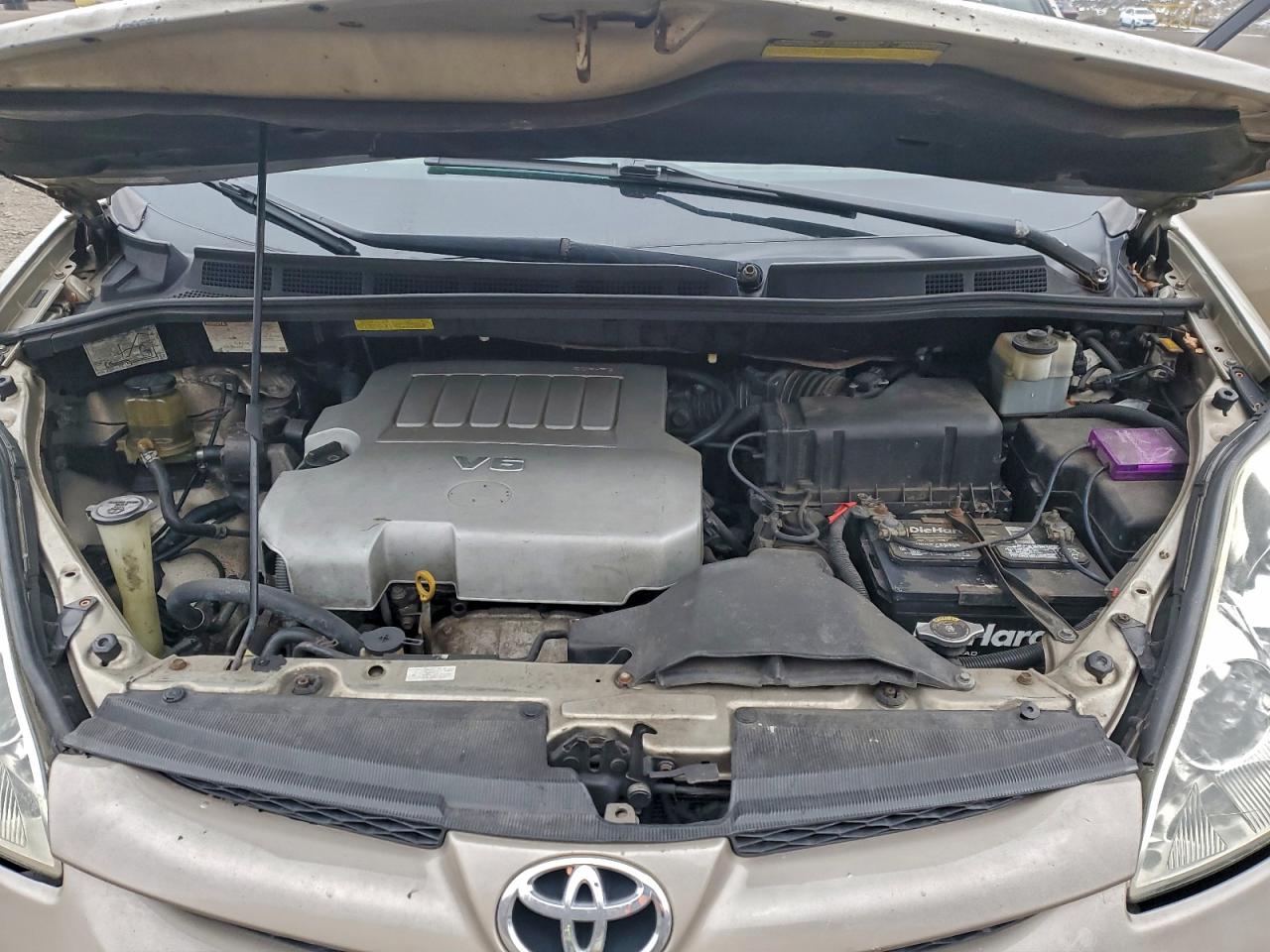 Toyota Sienna Le Image 10