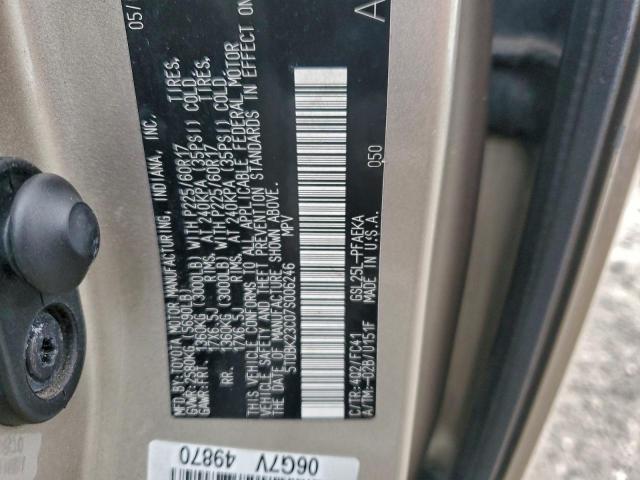 Toyota Sienna Le Image 9