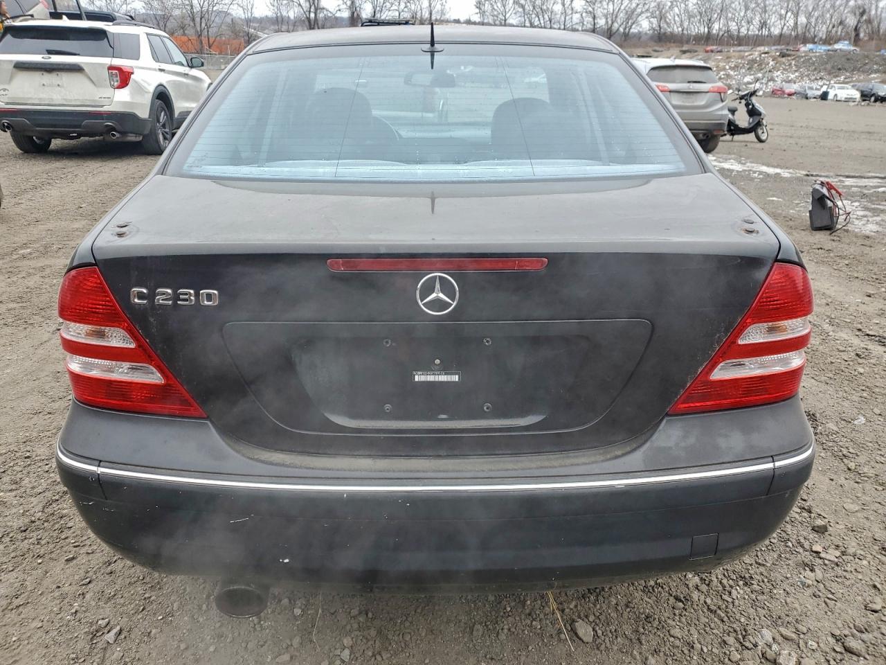 Mercedes-Benz C-Class 230 Image 2