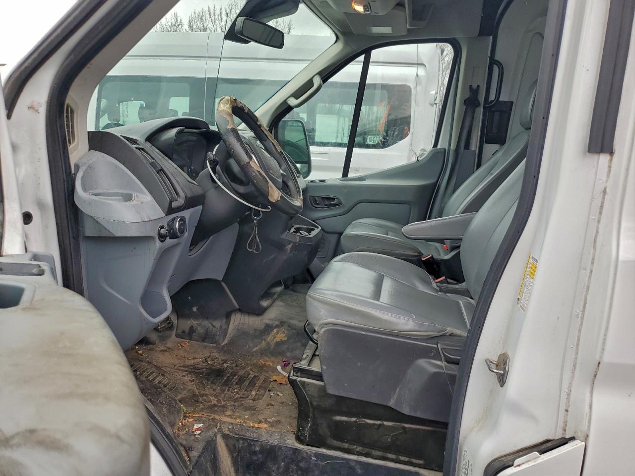 Ford Transit T-150 Image 12