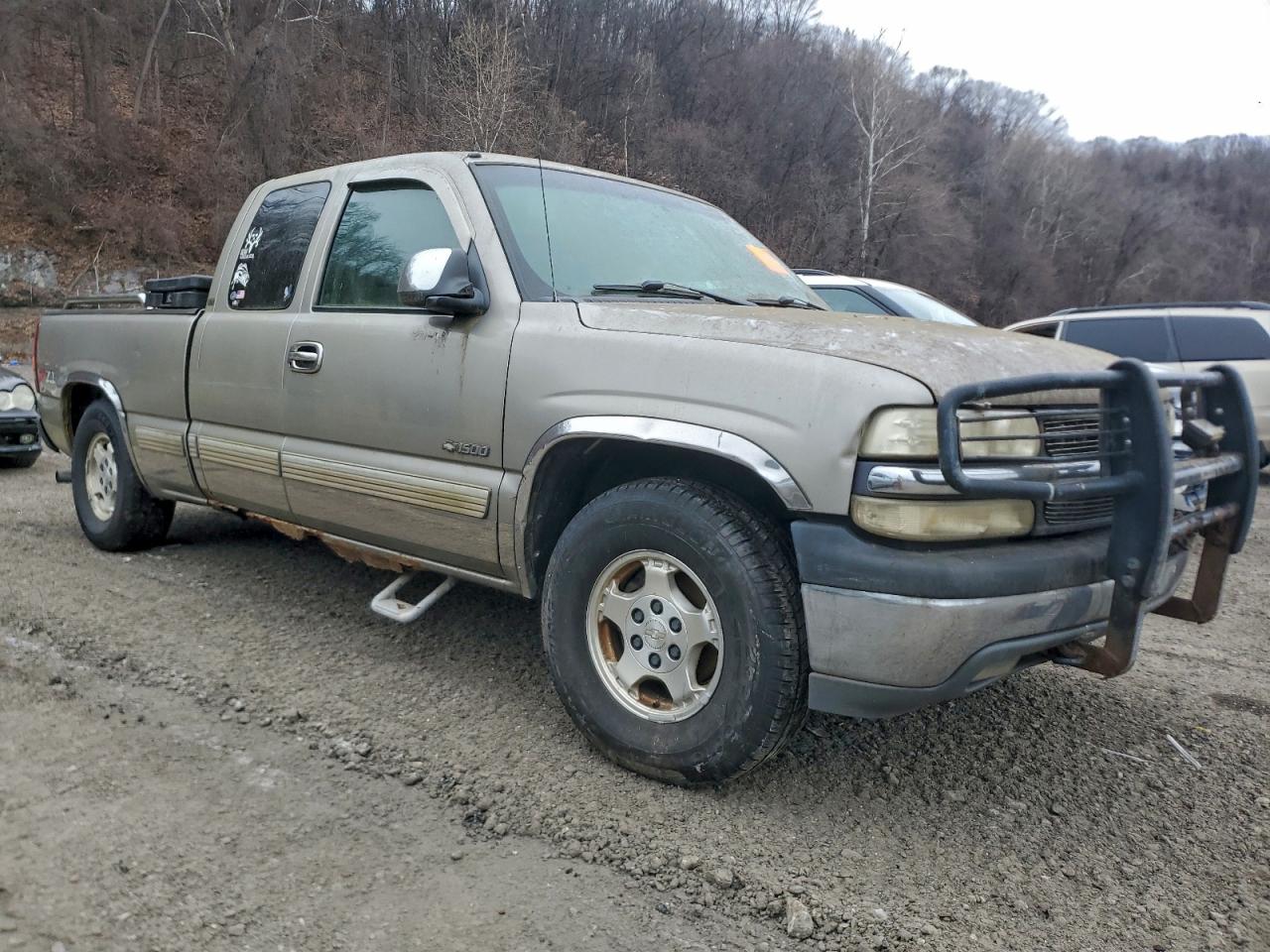 Chevrolet Silverado K1500 Image 3