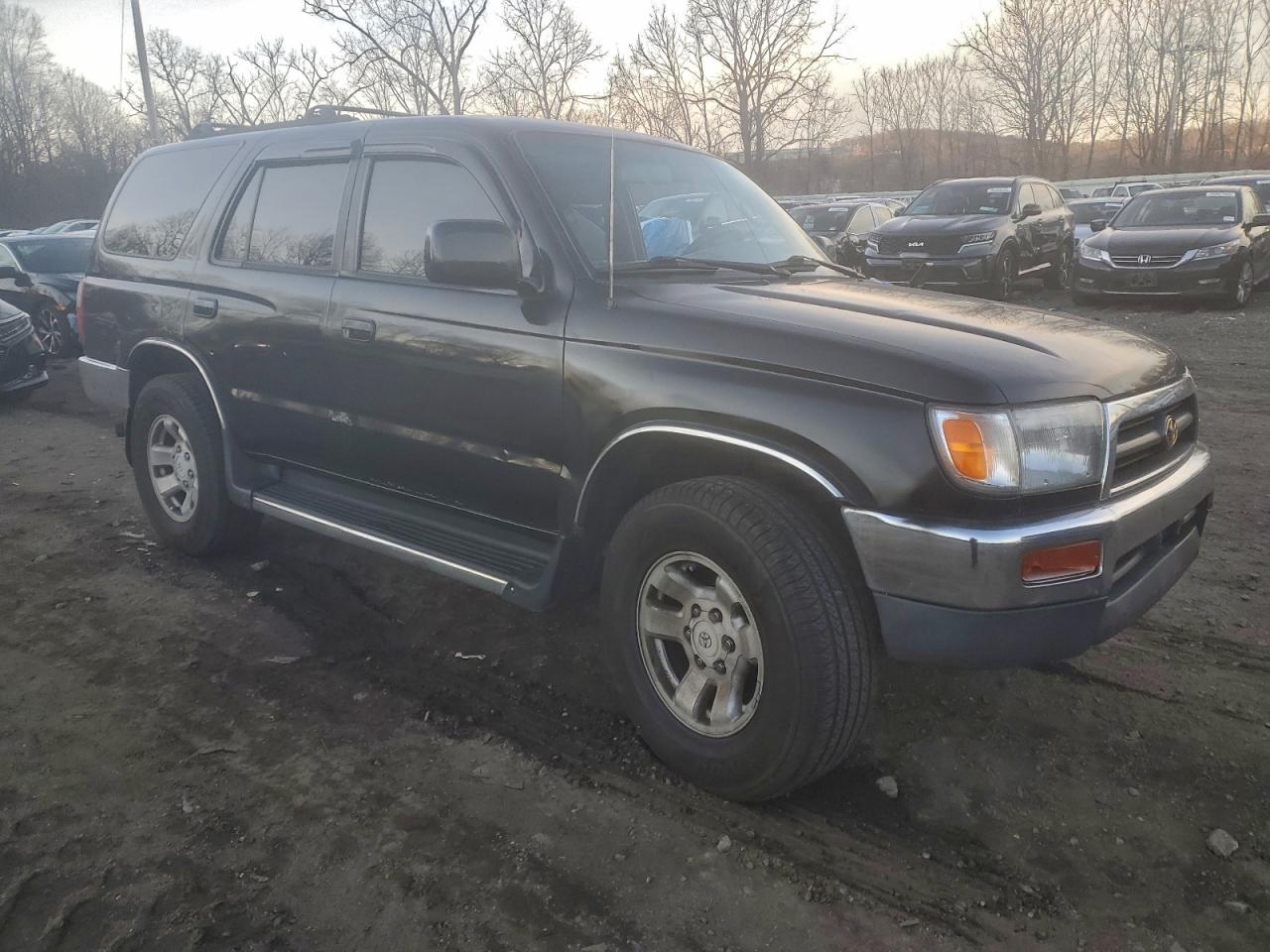 Toyota 4Runner Sr5 Image 3