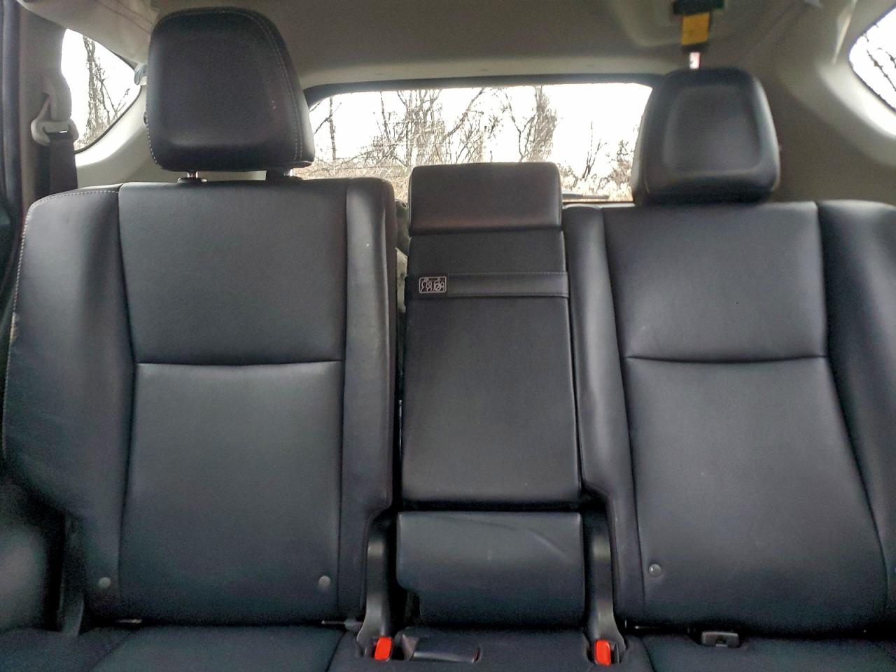 Toyota RAV4 Limited Image 10