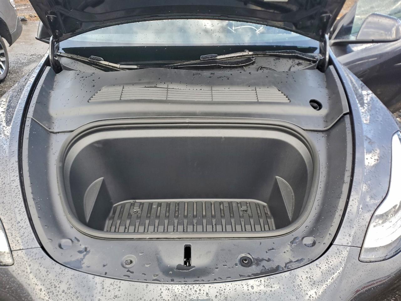 Tesla Model Y Image 8