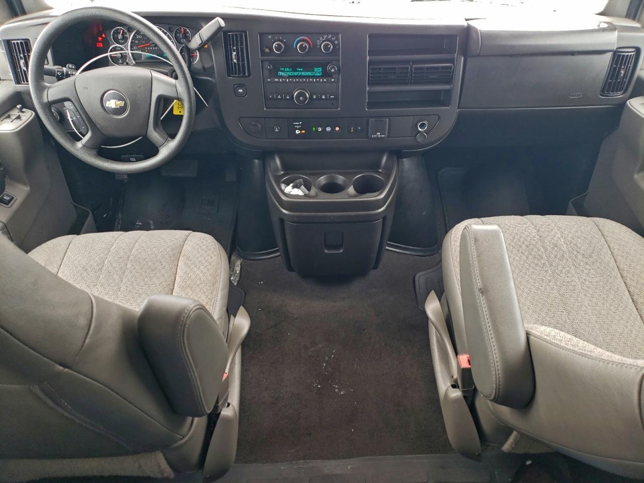 Chevrolet Express Lt Image 10