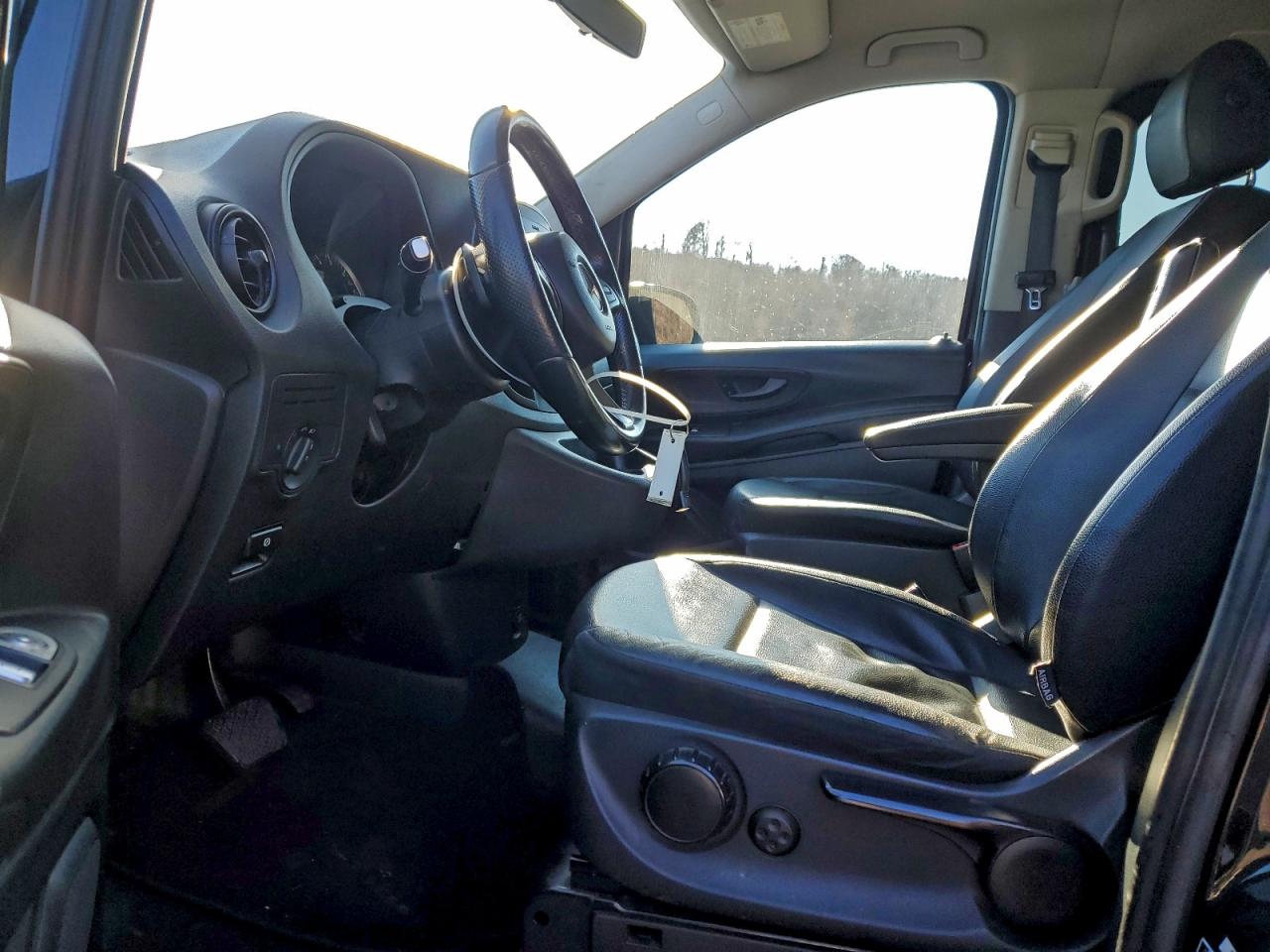 Mercedes-Benz Metris Image 9