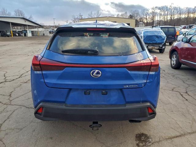 Lexus Ux 250h Base Image 2