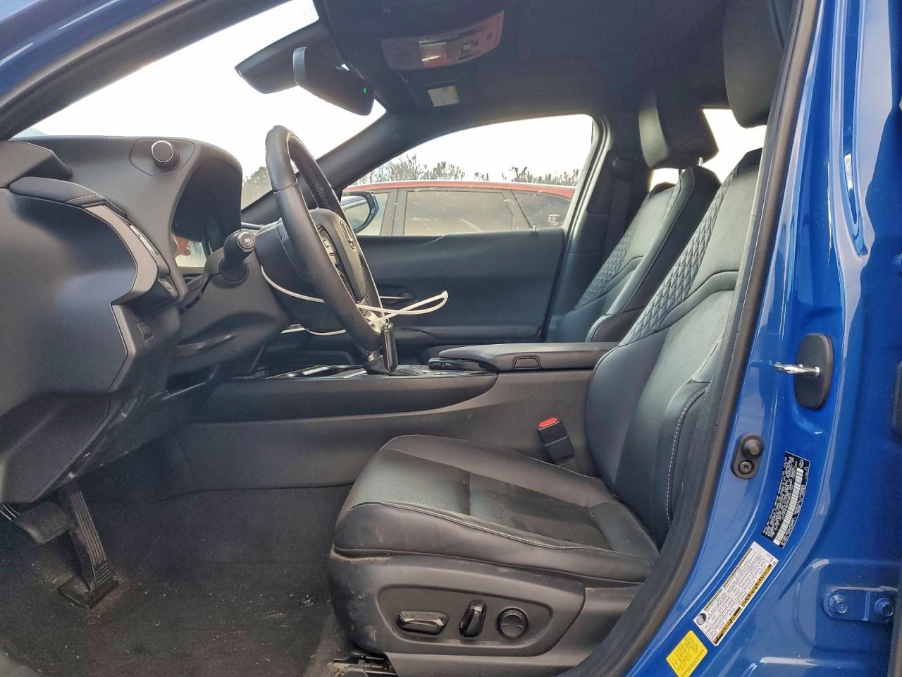 Lexus Ux 250h Base Image 9