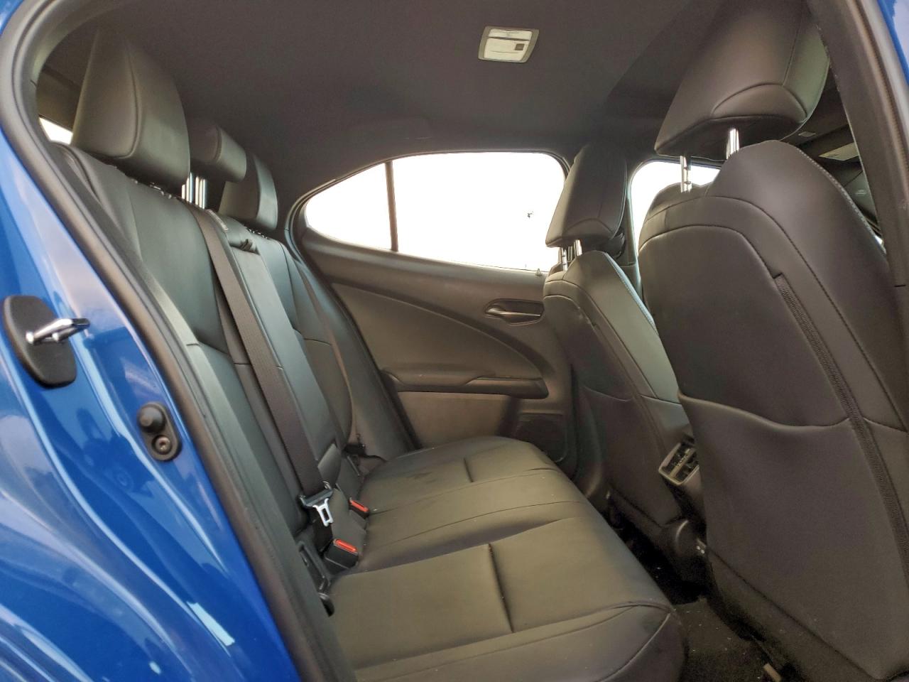 Lexus Ux 250h Base Image 6