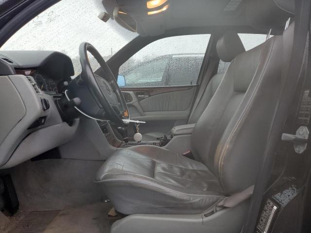 Mercedes-Benz E-Class 320 Image 4