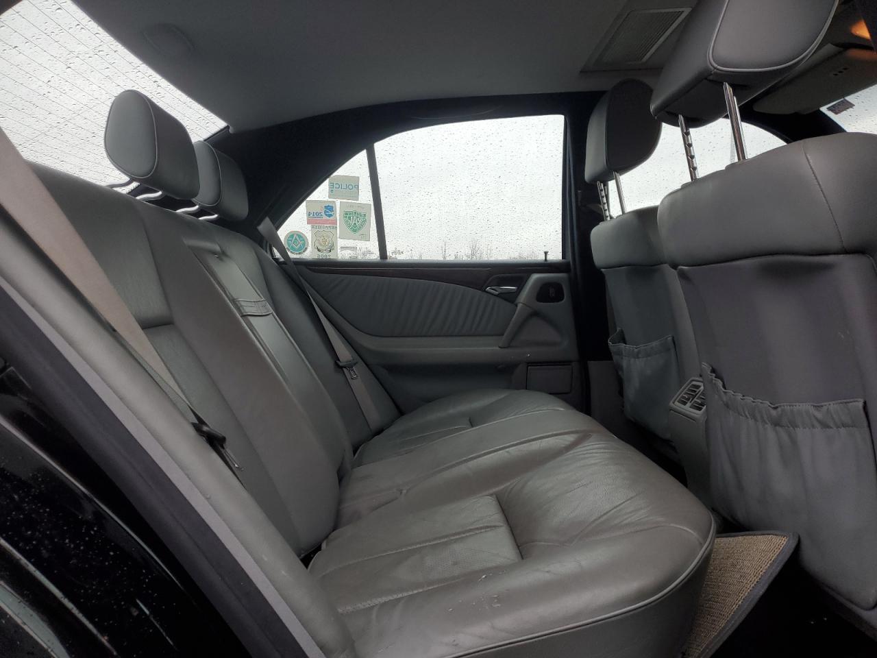 Mercedes-Benz E-Class 320 Image 12