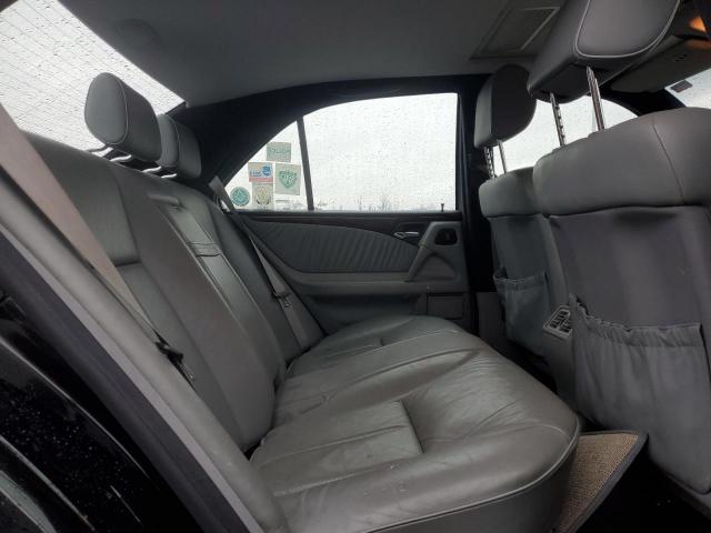 Mercedes-Benz E-Class 320 Image 12