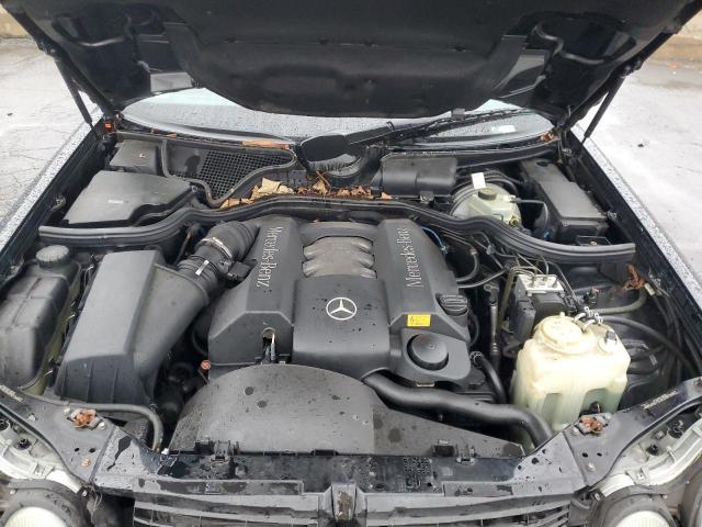 Mercedes-Benz E-Class 320 Image 9