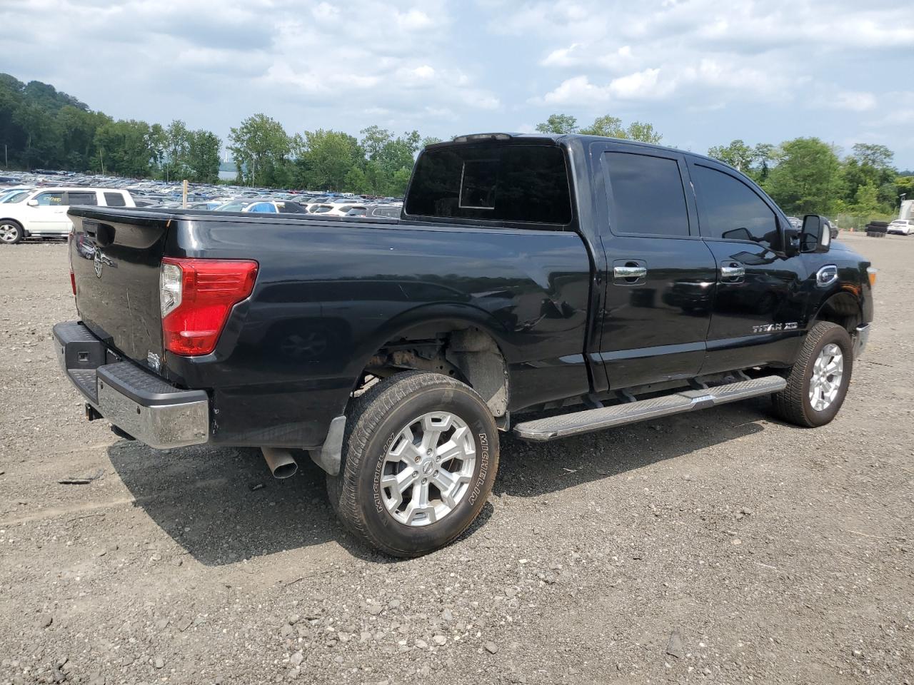 Nissan Titan Sl Image 12