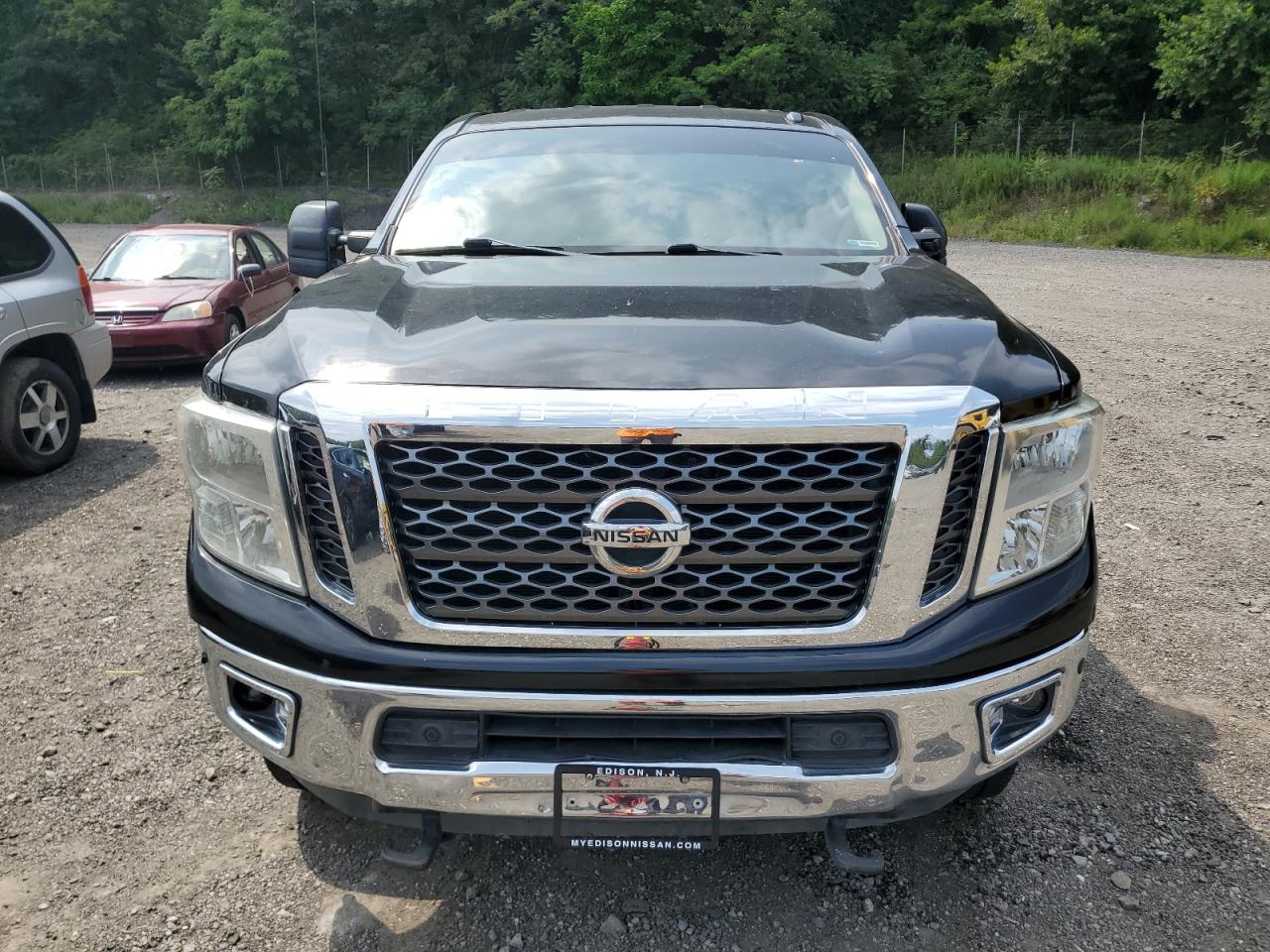 Nissan Titan Sl Image 11