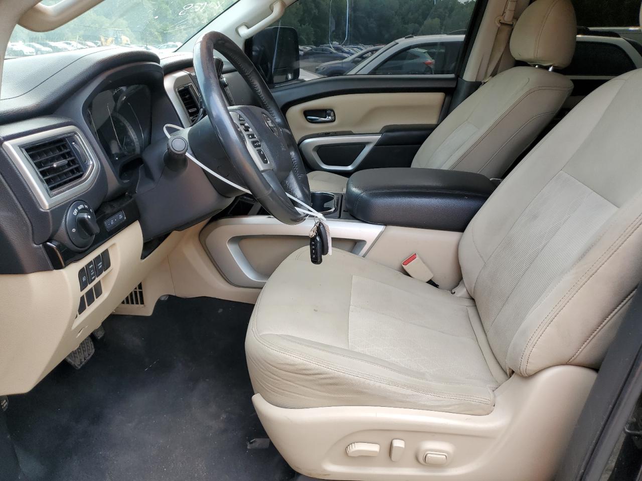 Nissan Titan Sl Image 7