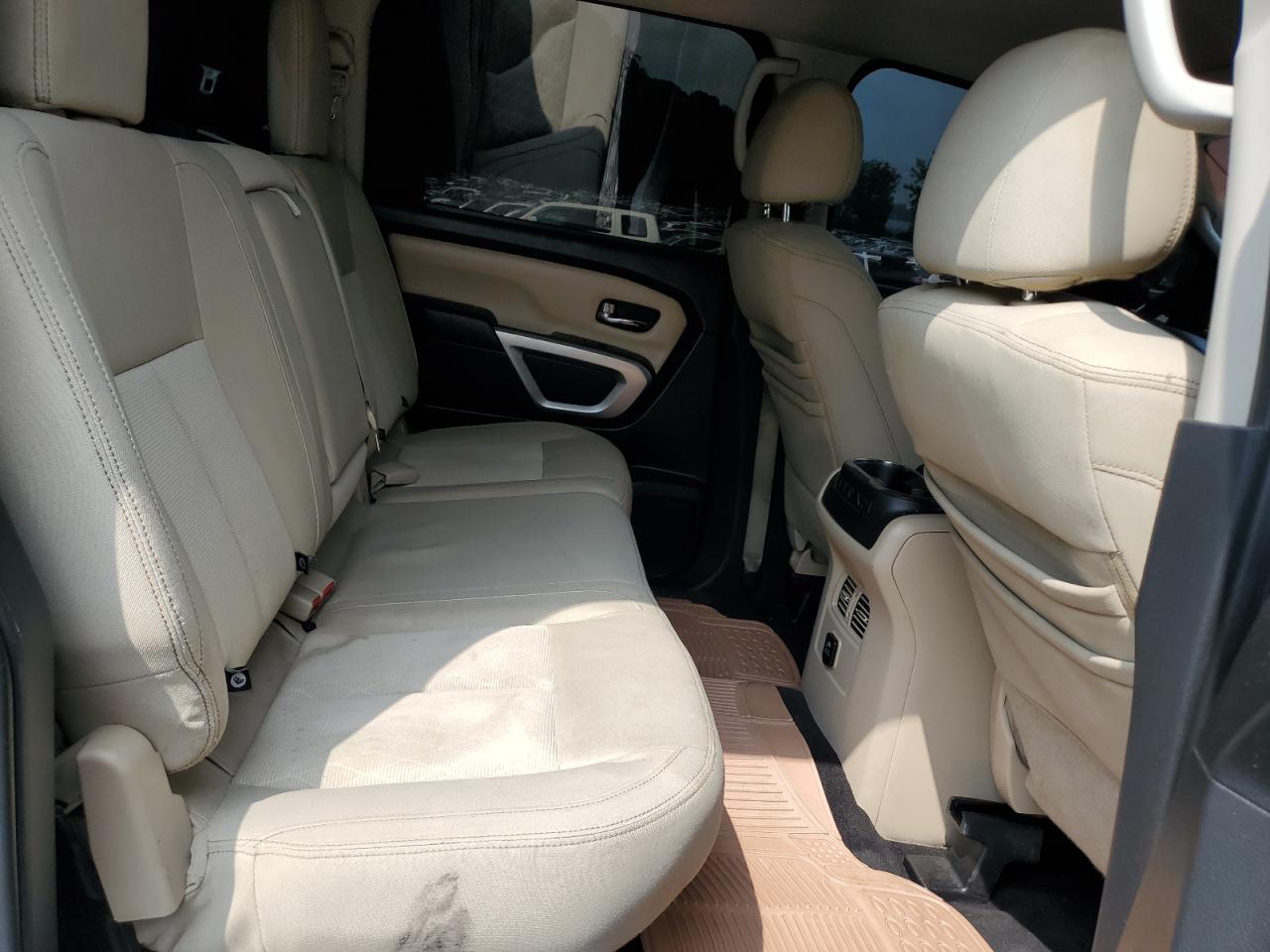 Nissan Titan Sl Image 8