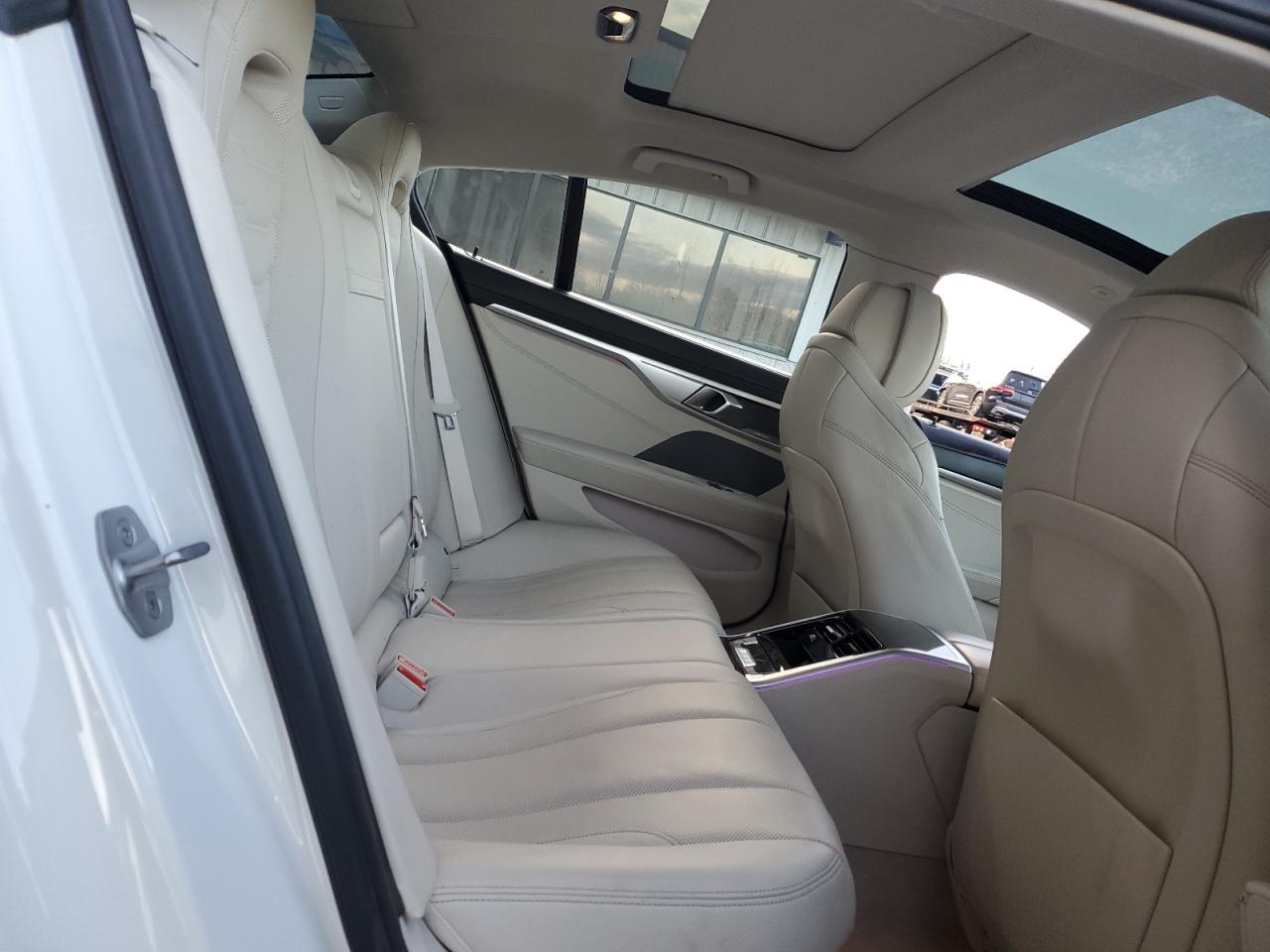 BMW 8 Series Image 4