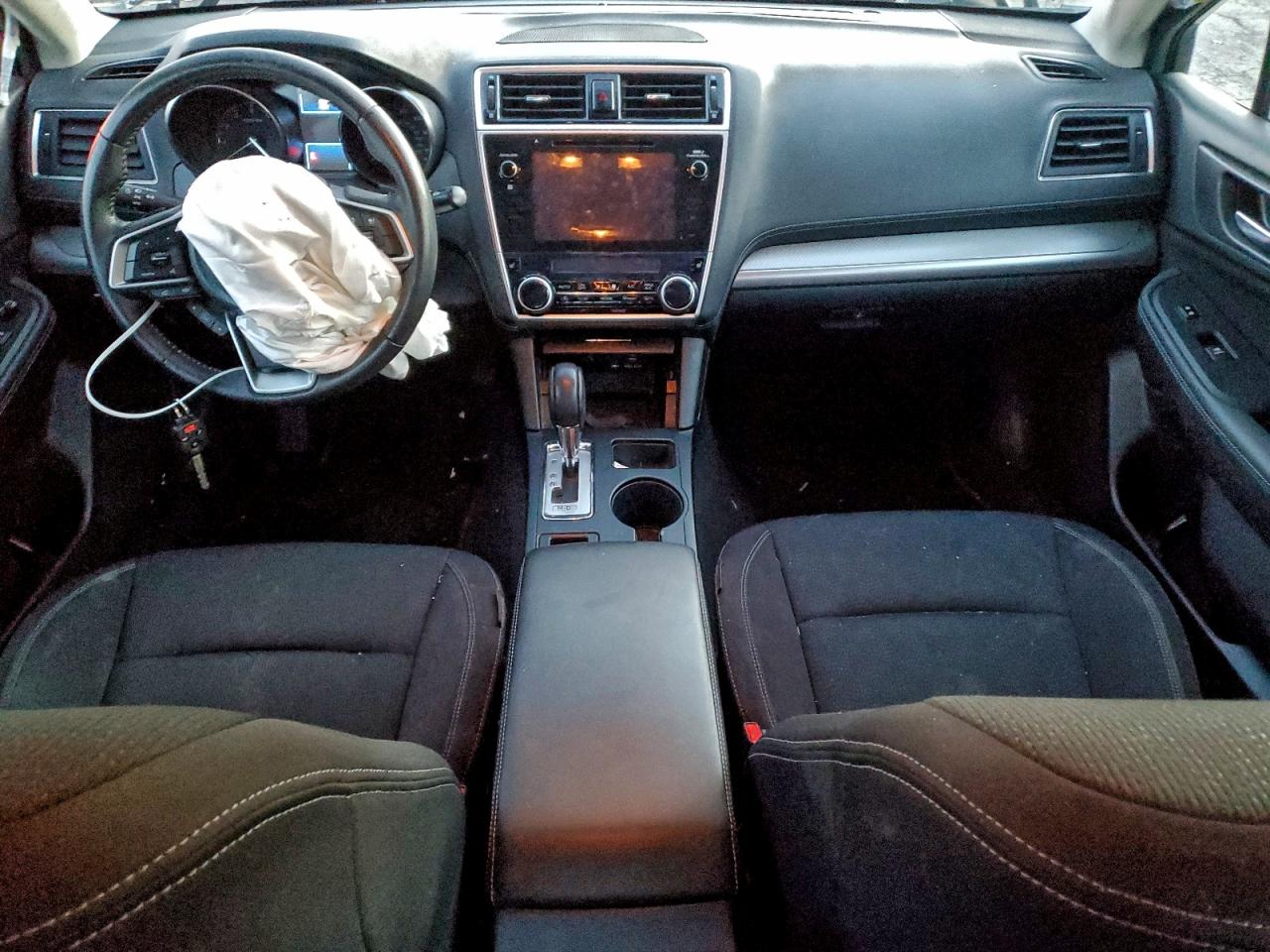 Subaru Legacy 2.5i Premium Image 2