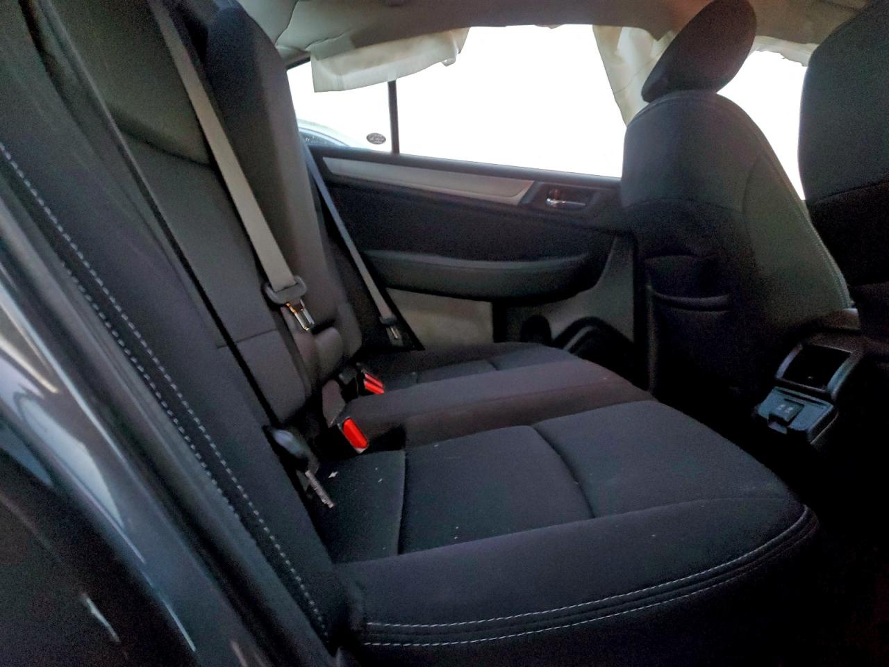 Subaru Legacy 2.5i Premium Image 4