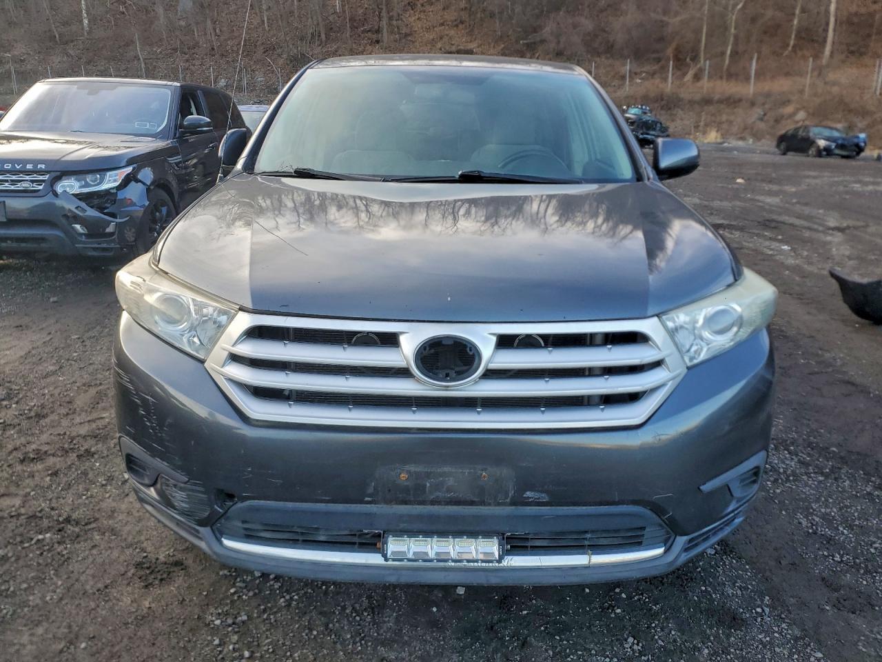 Toyota Highlander Base Image 3