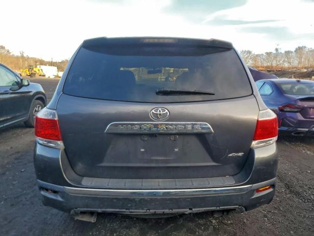 Toyota Highlander Base Image 13