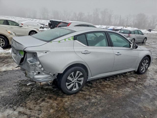 Nissan Altima S Image 9